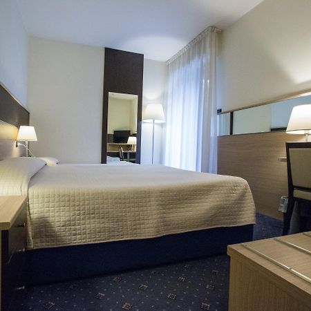 Hotel Augustus Riccione Luaran gambar