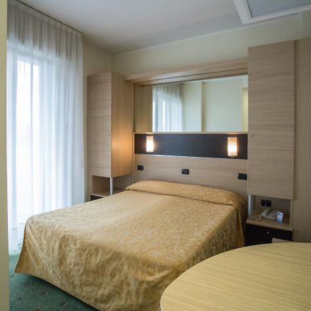 Hotel Augustus Riccione Luaran gambar