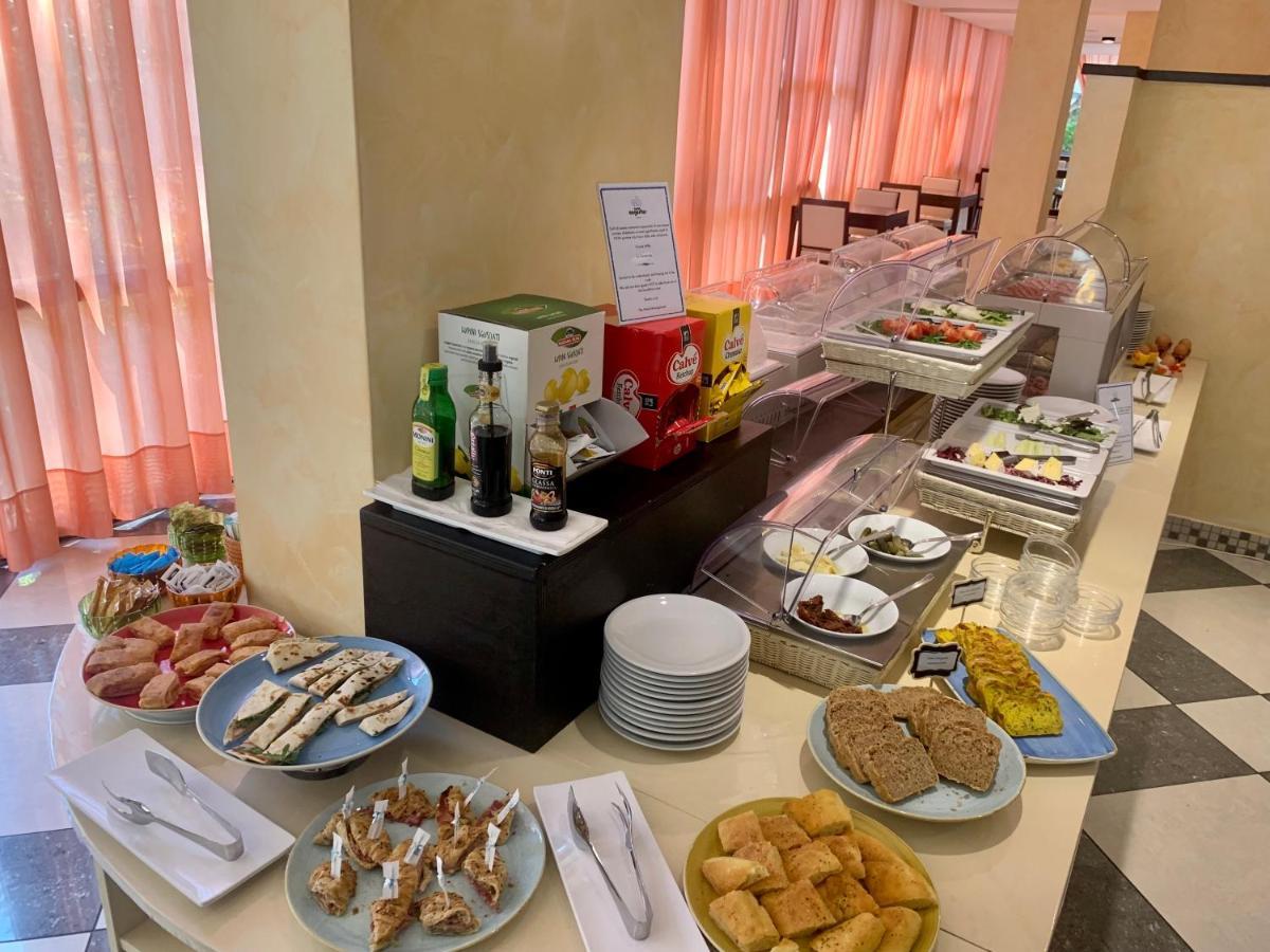 Hotel Augustus Riccione Luaran gambar
