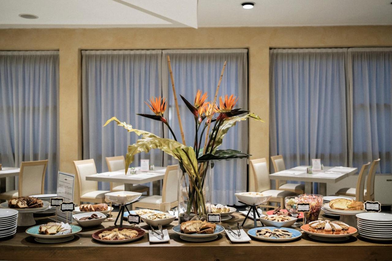 Hotel Augustus Riccione Luaran gambar