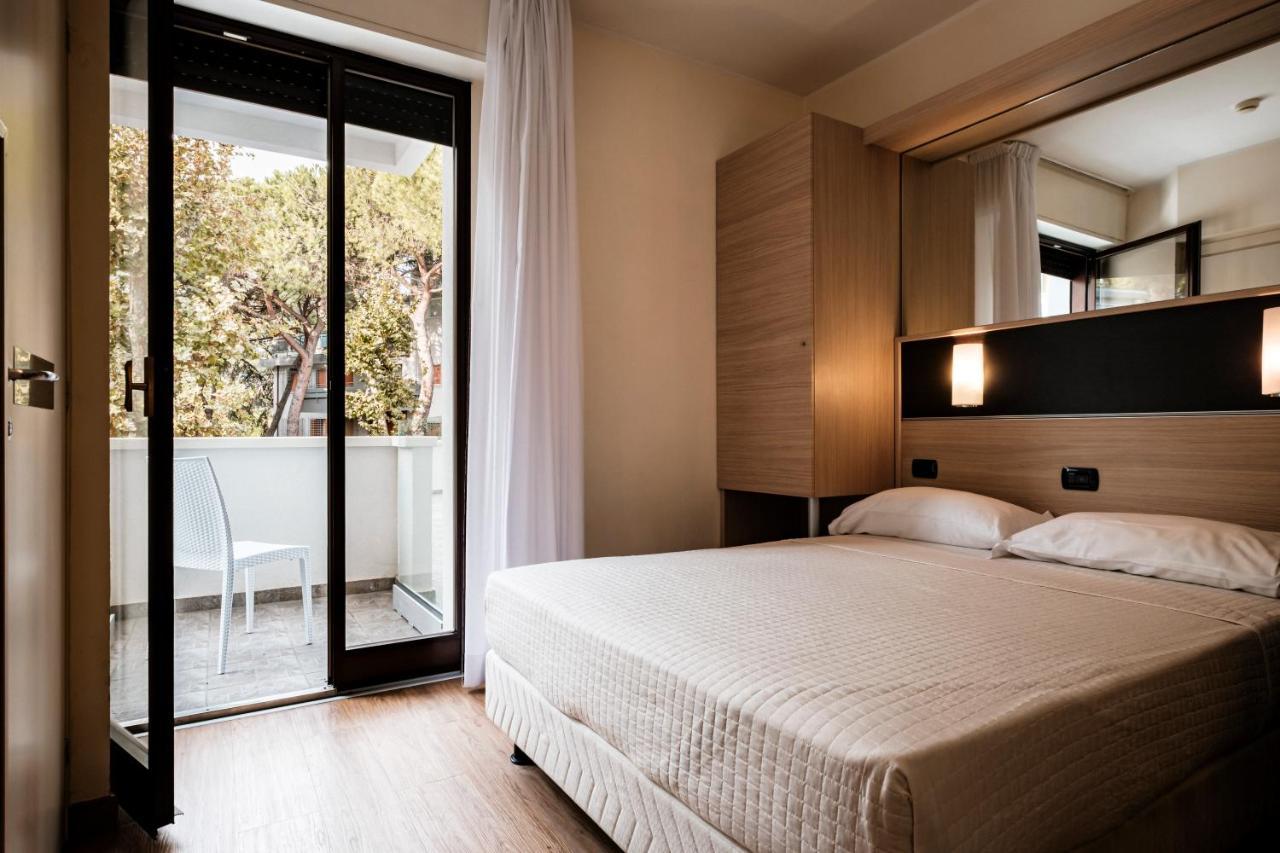 Hotel Augustus Riccione Luaran gambar