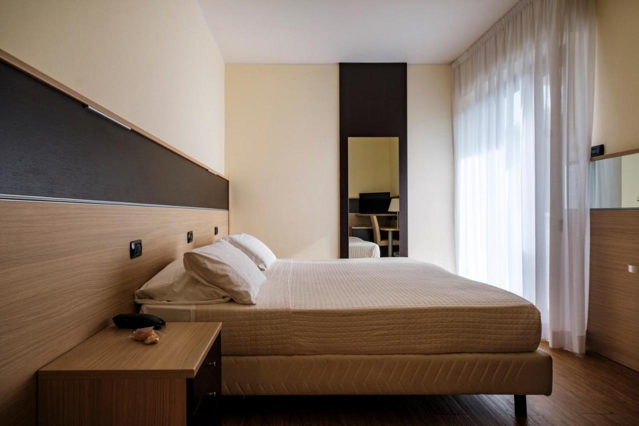 Hotel Augustus Riccione Luaran gambar
