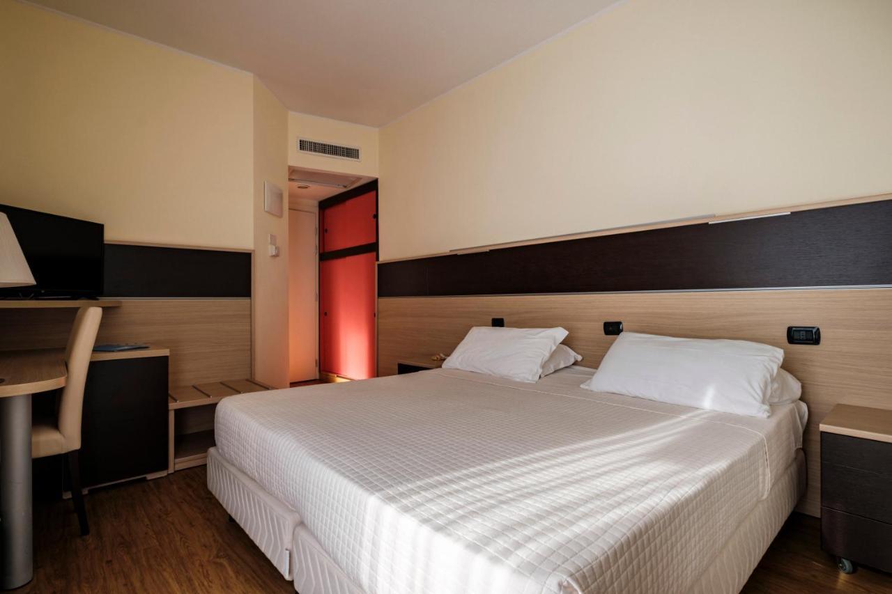 Hotel Augustus Riccione Luaran gambar