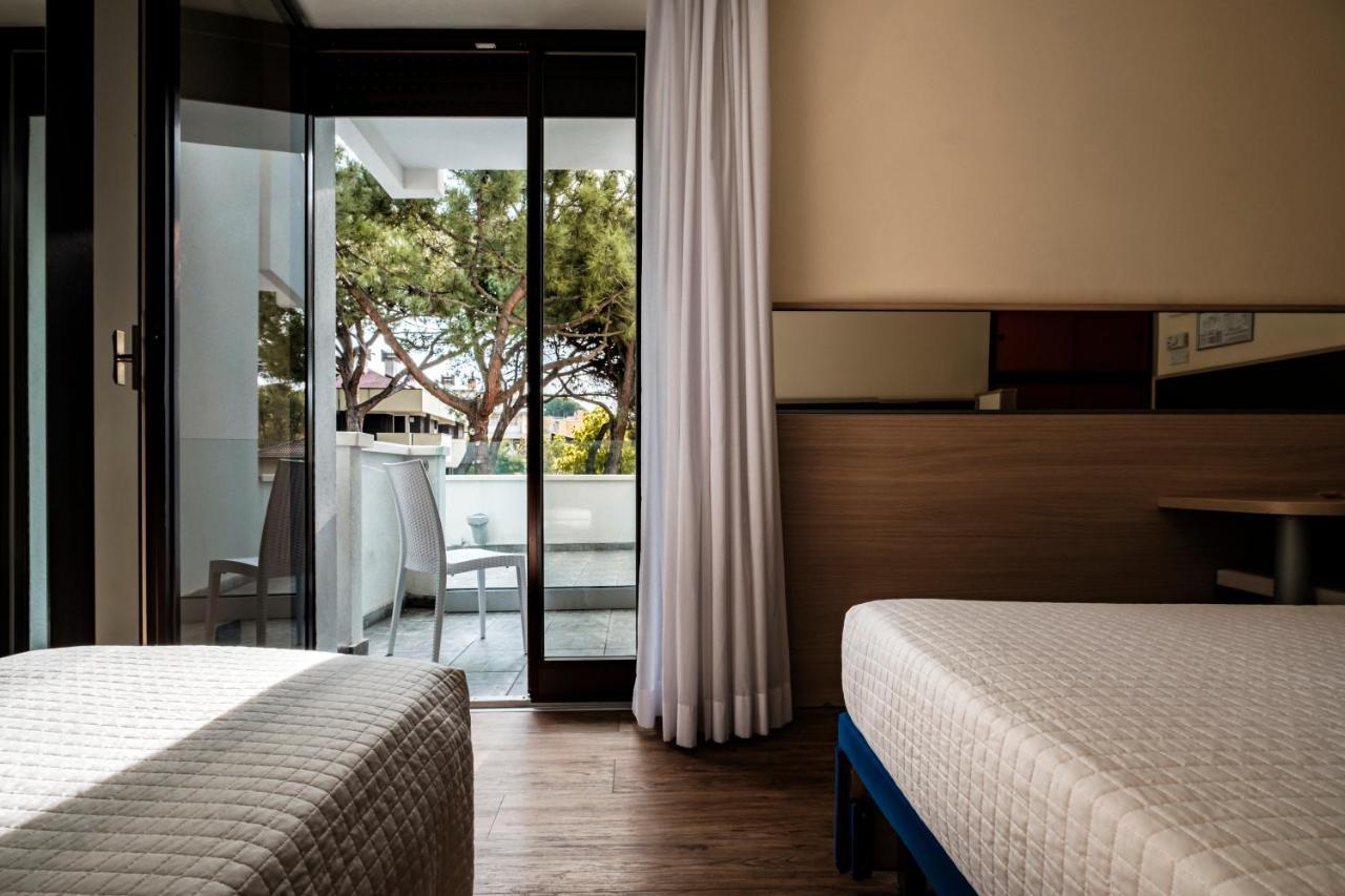 Hotel Augustus Riccione Luaran gambar