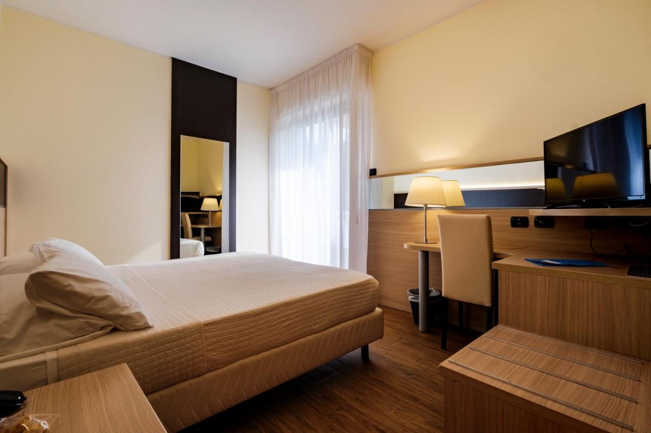 Hotel Augustus Riccione Luaran gambar