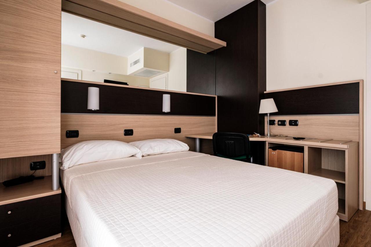 Hotel Augustus Riccione Luaran gambar