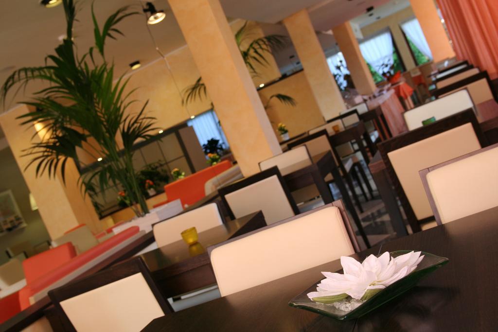 Hotel Augustus Riccione Luaran gambar