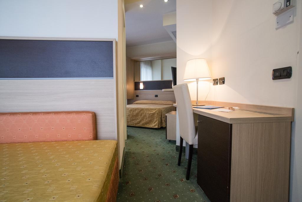 Hotel Augustus Riccione Luaran gambar