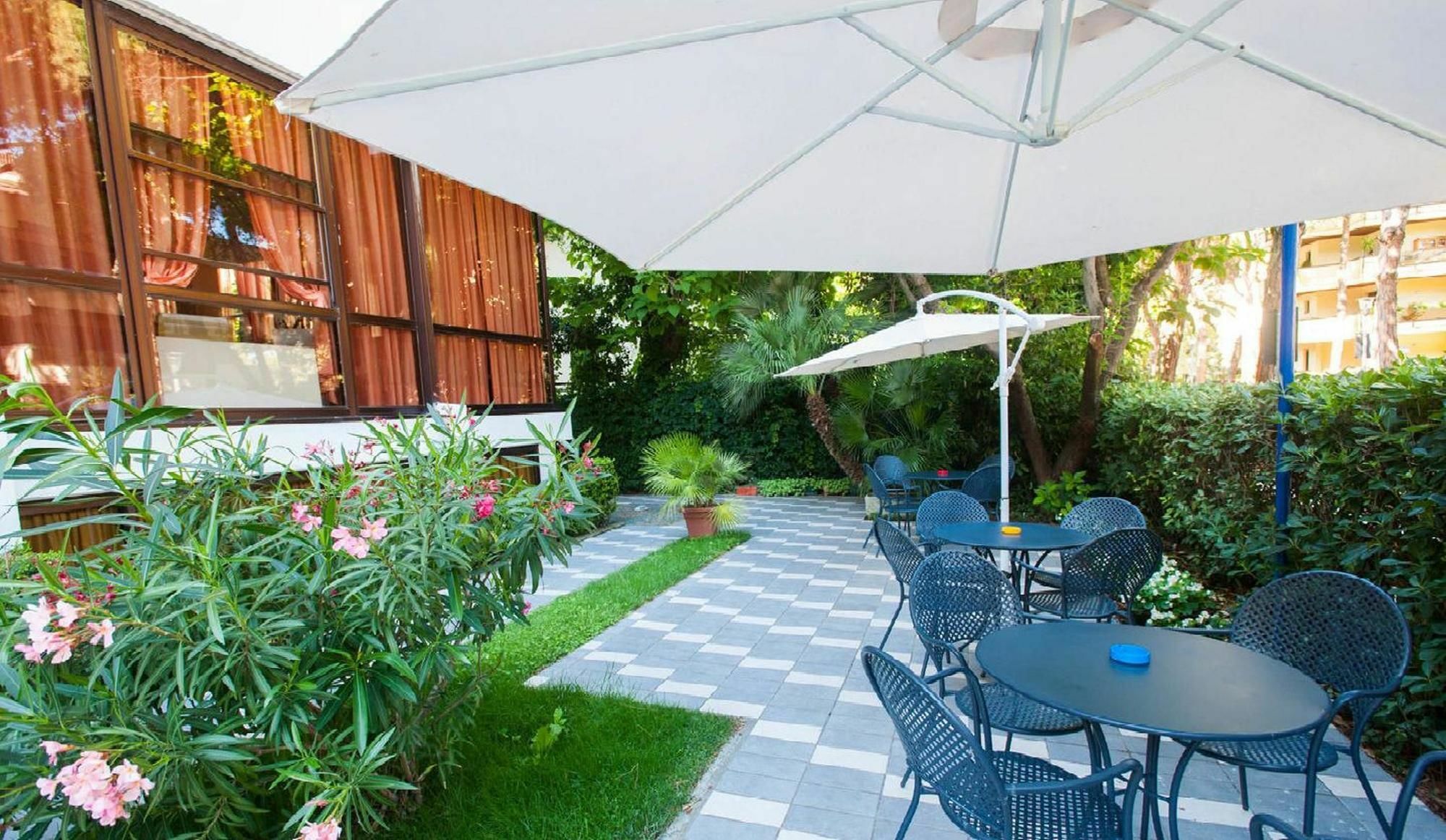 Hotel Augustus Riccione Luaran gambar